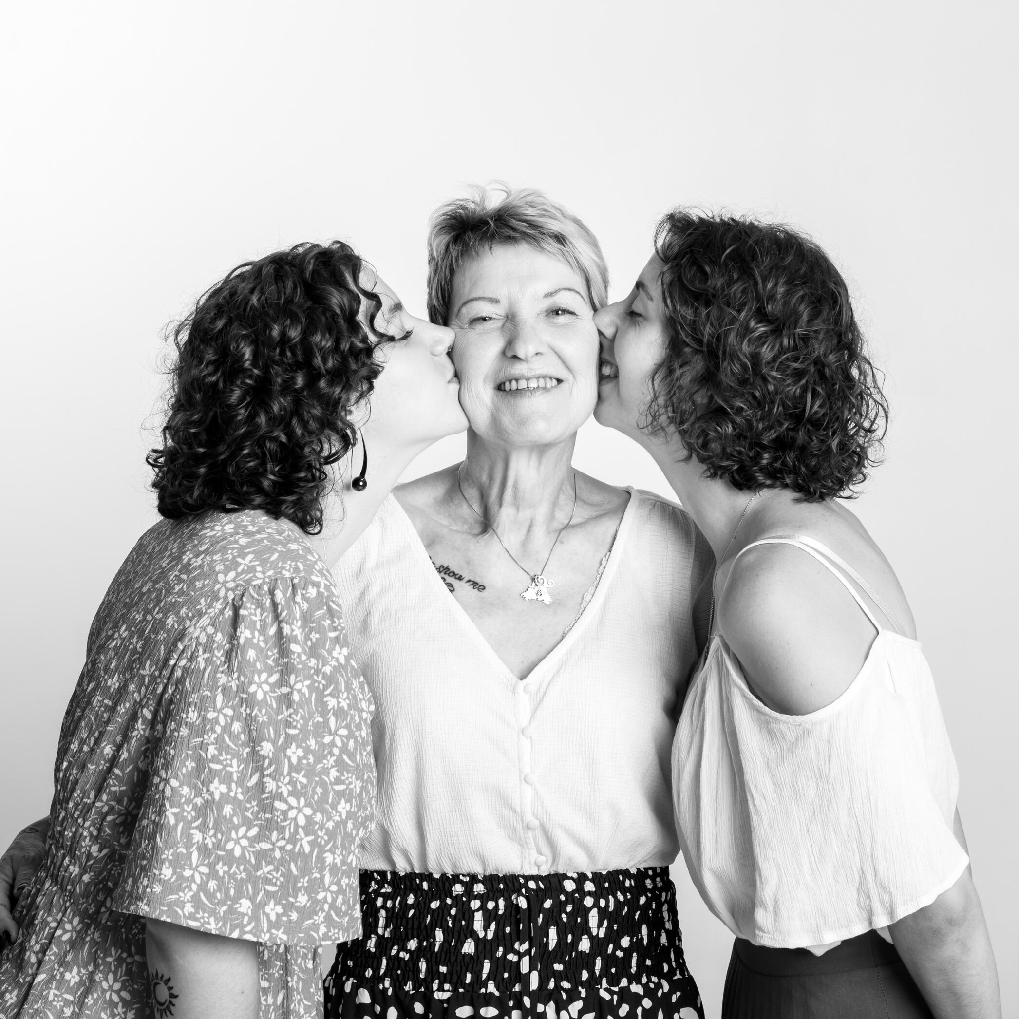 Séance famille détendue — studio Deux-Quatre, Guebwiller Séance famille détendue — studio Deux-Quatre, Guebwiller