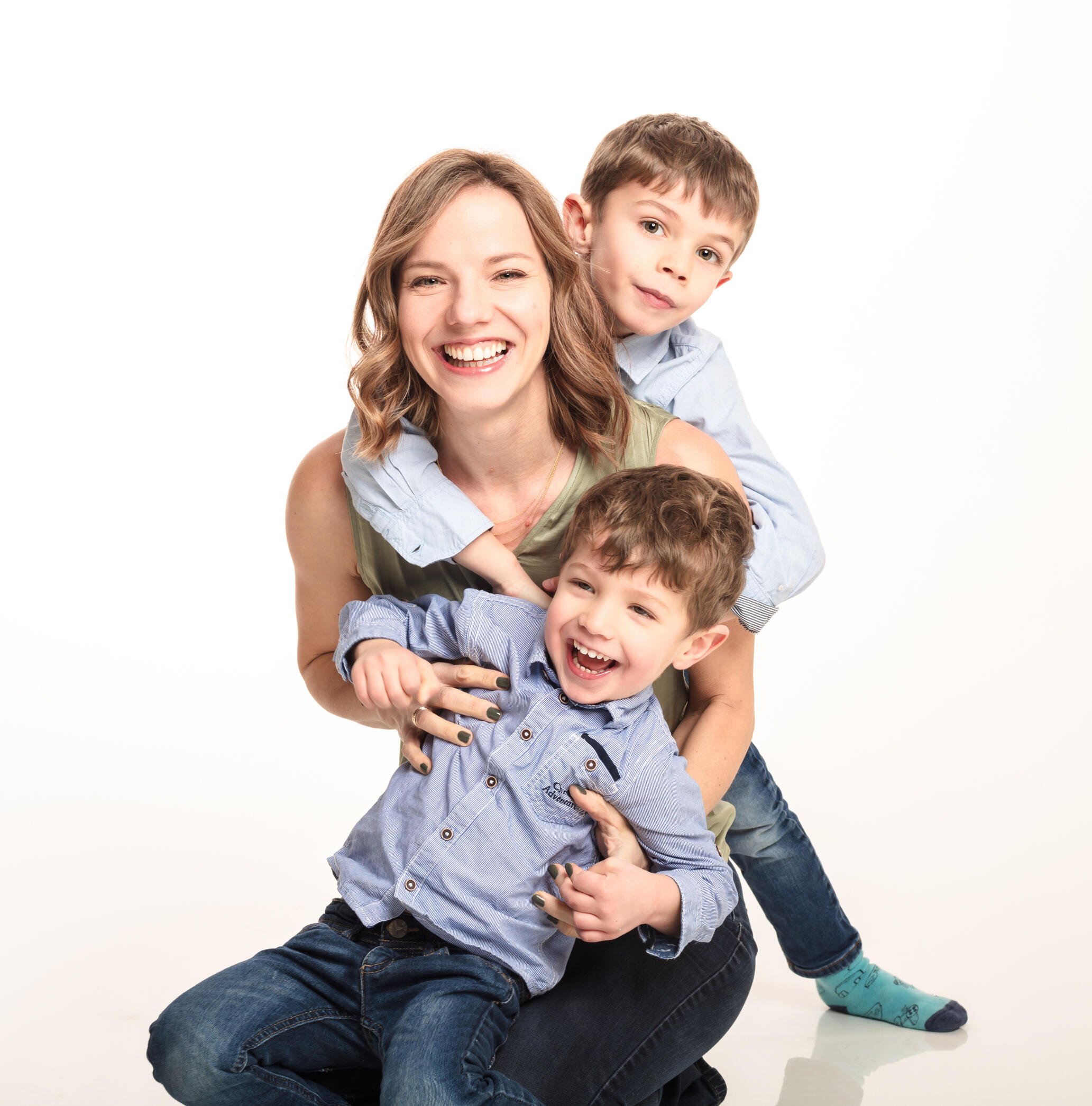 Photo de famille avec enfants — studio Deux-Quatre, Guebwiller Photo de famille avec enfants — studio Deux-Quatre, Guebwiller